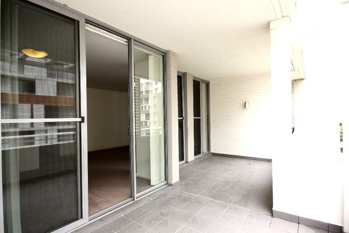 306 / 3  Stromboli Strait , Wentworth Point