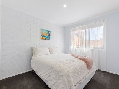 4 / 11 Eric Fenning Drive, Surf Beach