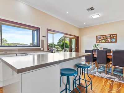 27 Jordana Place, Glass House Mountains