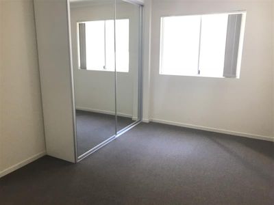 5 / 2 St Andrews Place, Dundas