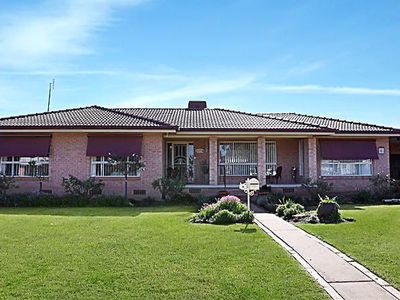 4 Bathurst  Street, Forbes