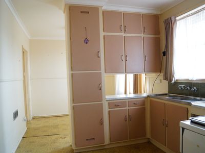 2 Bleakley Street, Horsham