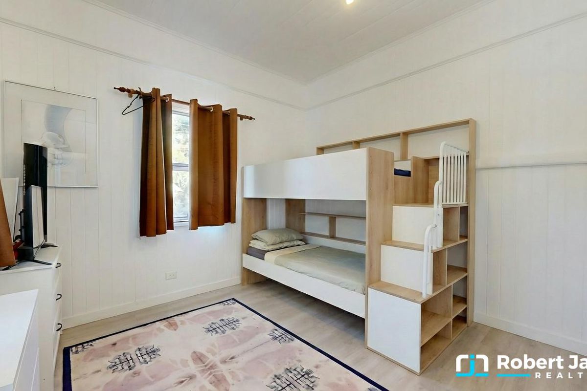 42 Laguna Street, Boreen Point