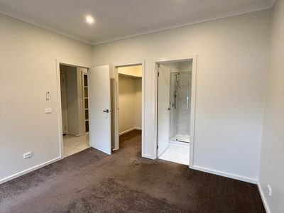 16 Evergreen Cres, Craigieburn