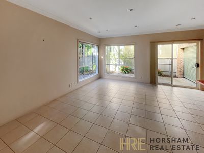 1 / 8 Dougherty Street, Horsham