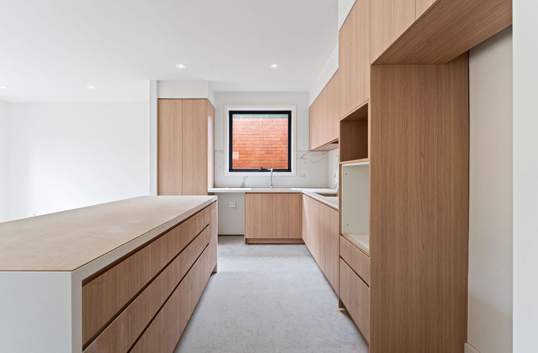 2 / 7-9 Barter Crescent, Forest Hill