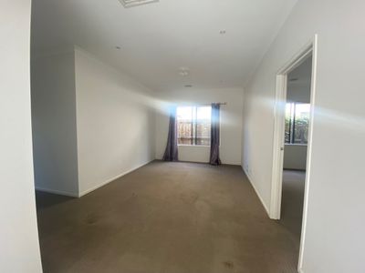 6 Trevor Crescent, Truganina