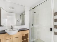 29 / 10 Grand Parade, Kawana Island