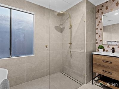 8 Little Acre Cl, Langwarrin