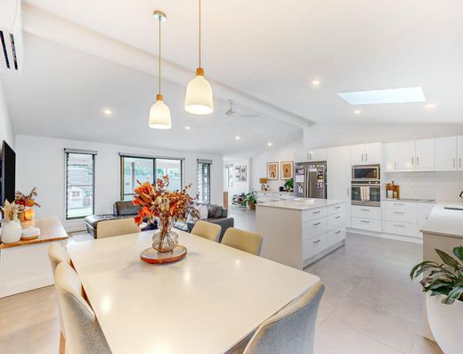 A Hidden Tewantin Gem with Space to Inspire image 7