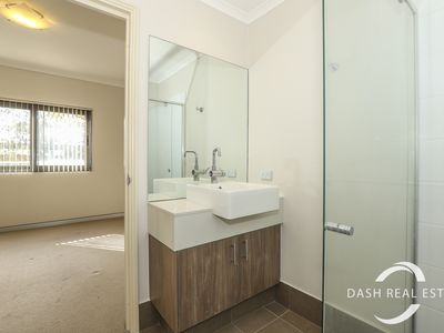 4/2 Walsh Loop, Joondalup