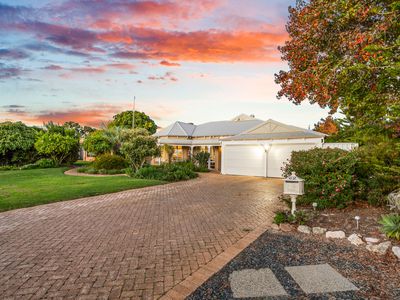 62 Kingsmill Gardens, Winthrop