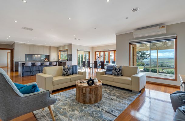 10 The Ridge, Oaklands Junction
