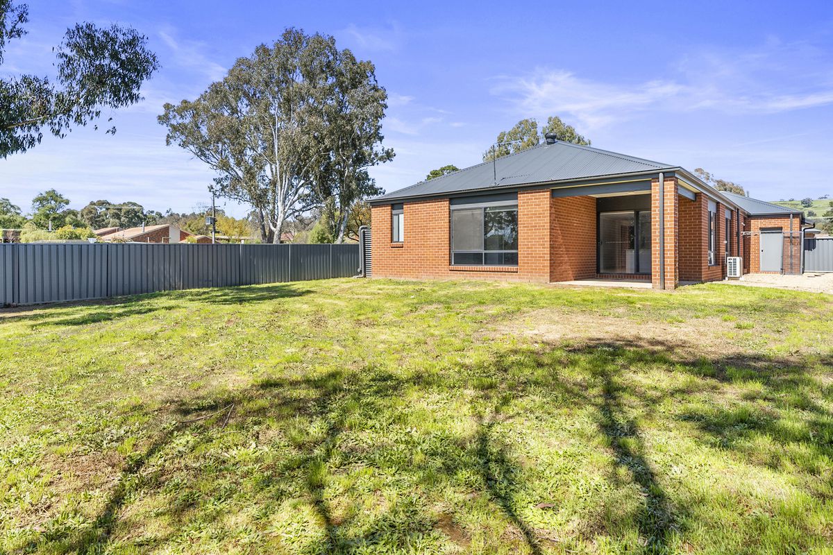 2 Peak Court, Mansfield