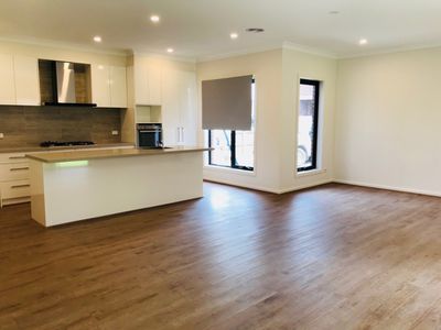 1 / 483 High Street Road, Mount Waverley