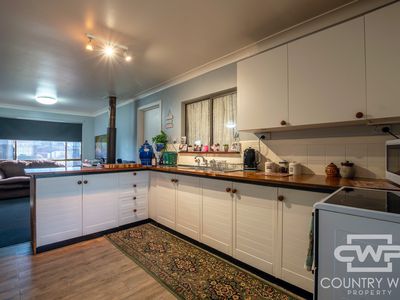 6 Coakes Street, Guyra