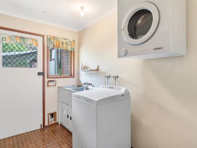 12 Cotswold Court, Rochedale South