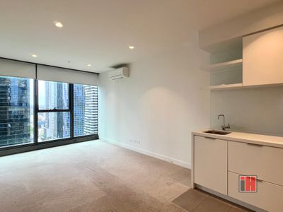 2702 / 285 La Trobe Street, Melbourne