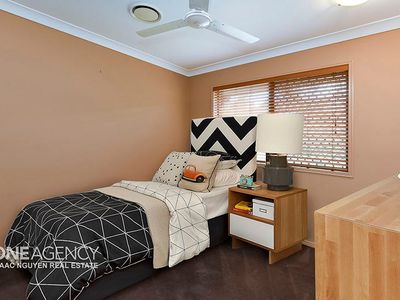 13 The Crescent, Underwood