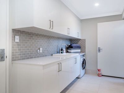 18 Minstrell Way , Madora Bay