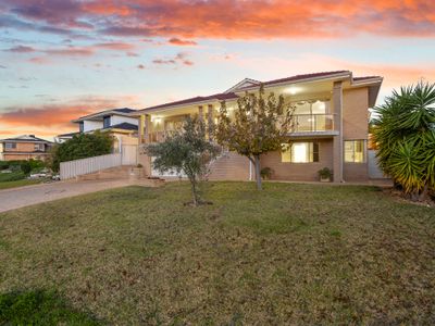8 Rossiter Way, Winthrop