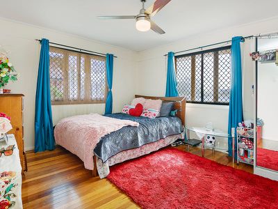 32 Karina, Gailes