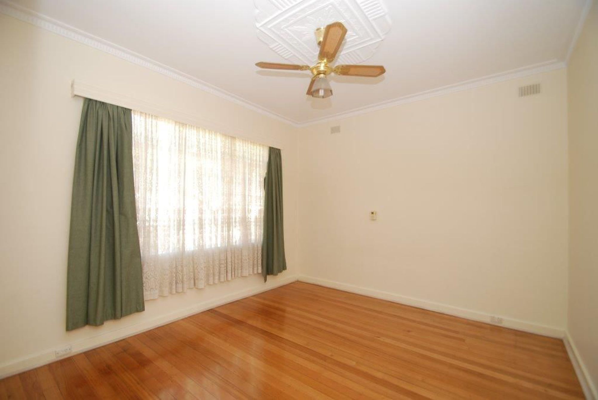 12 Kintore Avenue, Kilburn