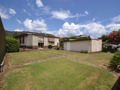 83 Lakeside Avenue , Mount Beauty
