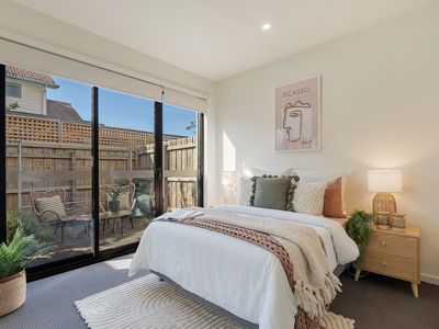 2 / 13 South Street, Hadfield