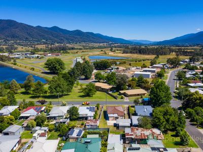 74 Lakeside Avenue, Mount Beauty