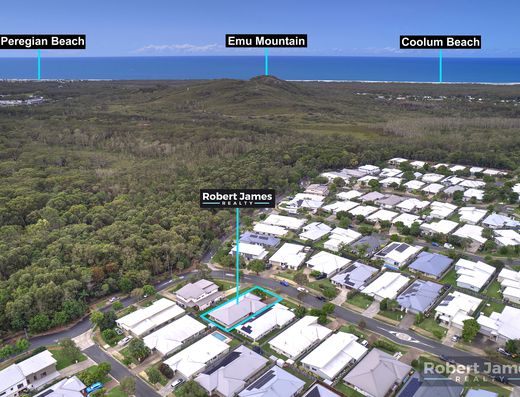 Spacious Family Home in the Heart of Peregian Springs - 5 Bedrooms + Media Room image 2