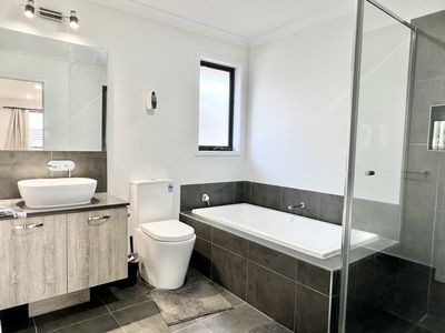 38 Hirata Boulevard, Wyndham Vale