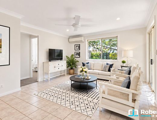 Spacious, Light-Filled Living in a Quiet Old Tewantin Cul-de-Sac image 8
