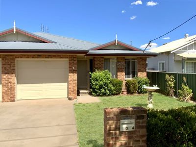 2/4 Parkes Street, Forbes