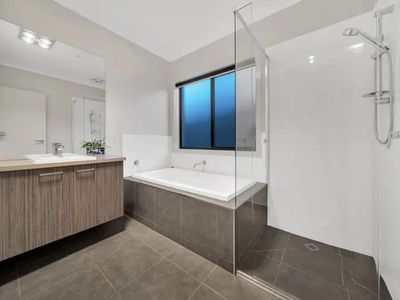 12 Atherton Way, Cranbourne West