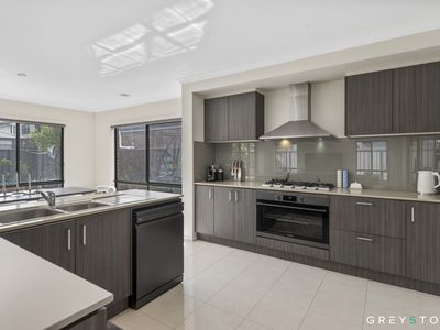 10 Caro Way, Fraser Rise