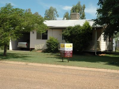 25 Robin Road, Longreach