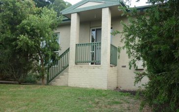 2 / 10 Queens Court, Berwick