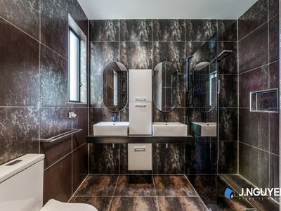 40 Oxford Street, Smithfield