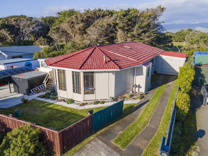 24 Scott Avenue, Otaki Beach