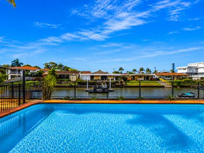 11 Ensenada Ct, Broadbeach Waters