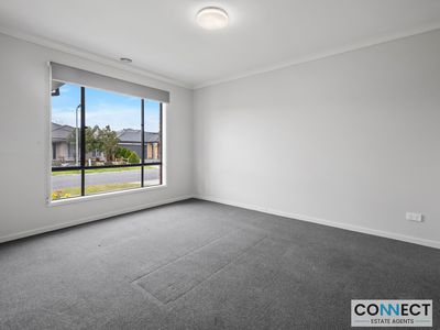 33 Burford Way, Cranbourne North