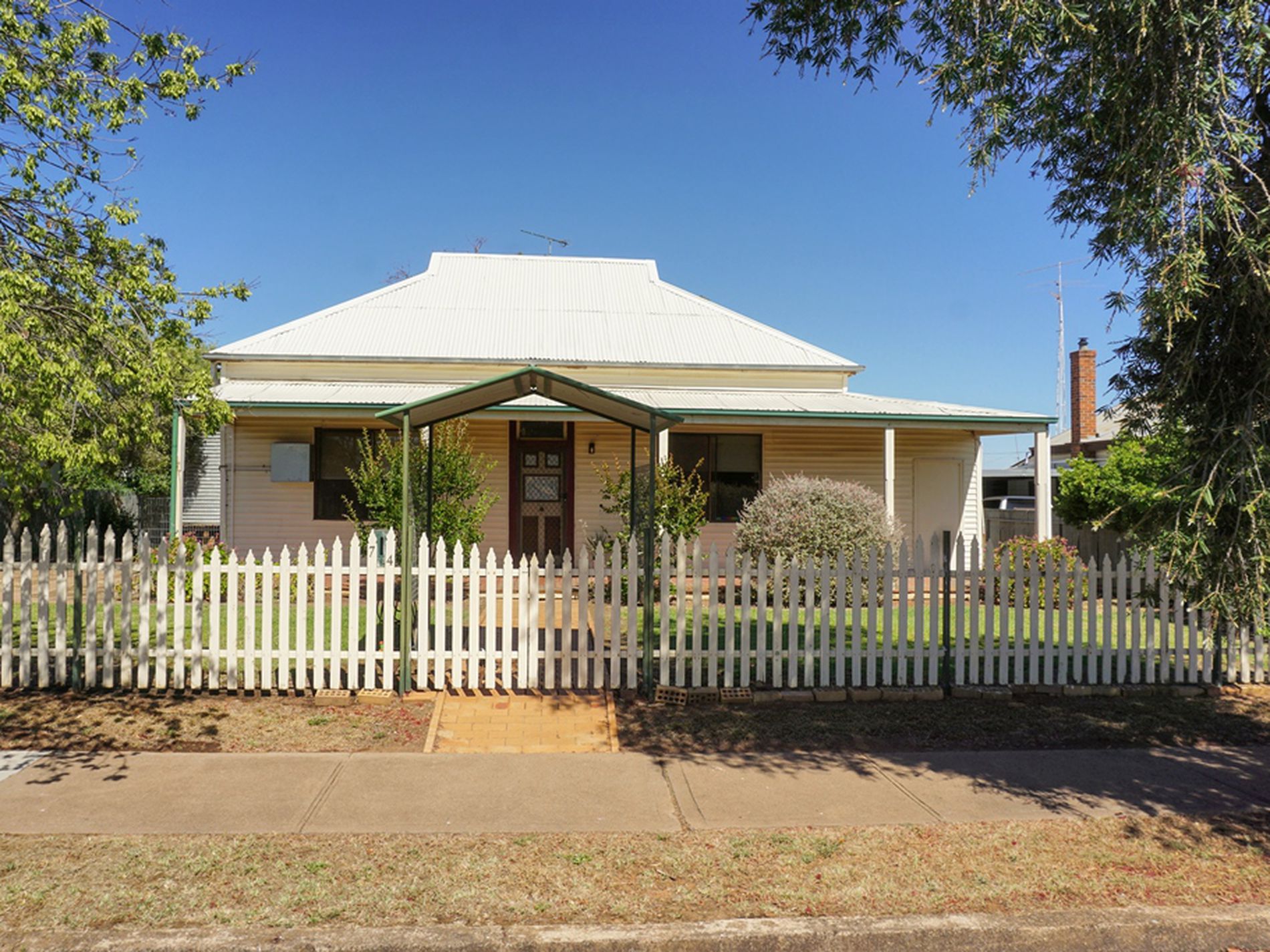 74 Church Street, West Wyalong