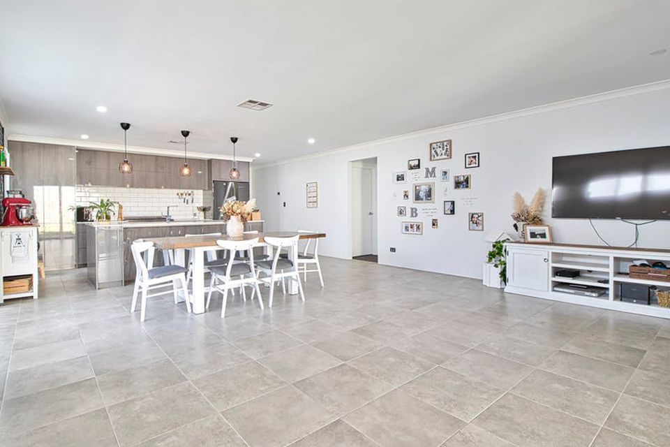 11 Winderie Road , Golden Bay