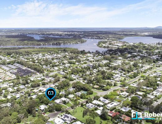 Charming Queenslander in Old Tewantin image 22