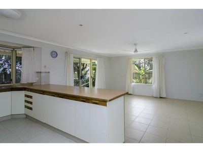2 Thompson Crescent, Tewantin