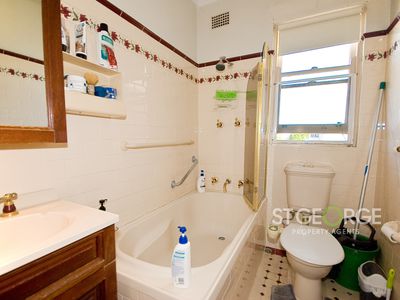 9 / 133 The Grand Parade, Brighton-le-sands