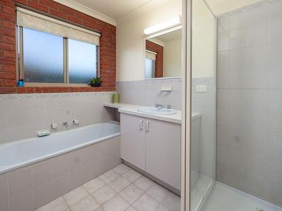 31 AZURE DRIVE, Wodonga