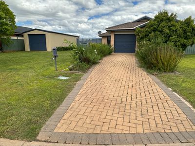 8 Bellbird Way, Dubbo