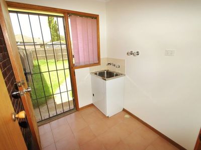 2 / 15 High Street, Werribee